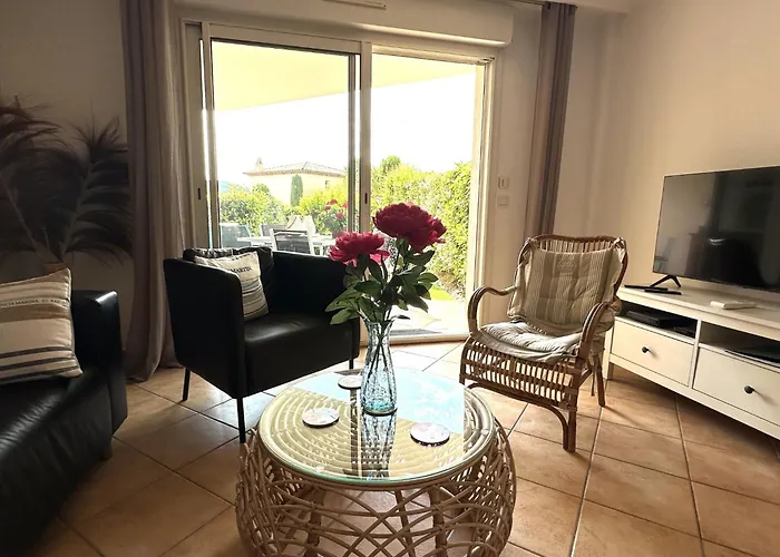 Les Pins Bleus By Interhome