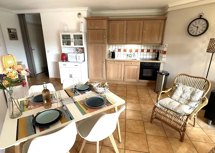 Les Pins Bleus By Interhome Daire