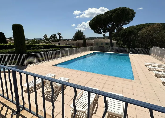 Les Pins Bleus By Interhome Daire