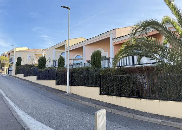 Les Pins Bleus By Interhome